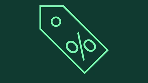 Grünes Icon eines Prozentzeichens auf einem Preisschild-Symbol als Zeichen für Preisvorteile.