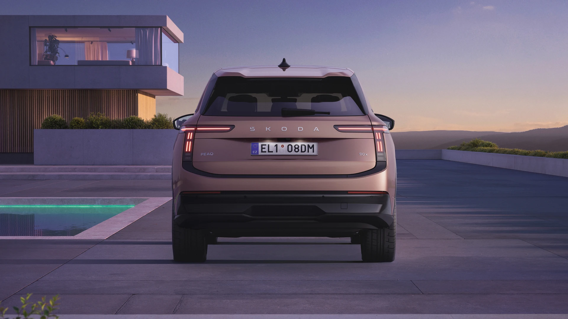 سكودا Peaq من الخلف مع مصابيح LED على شكل حرف T وحروف Škoda
