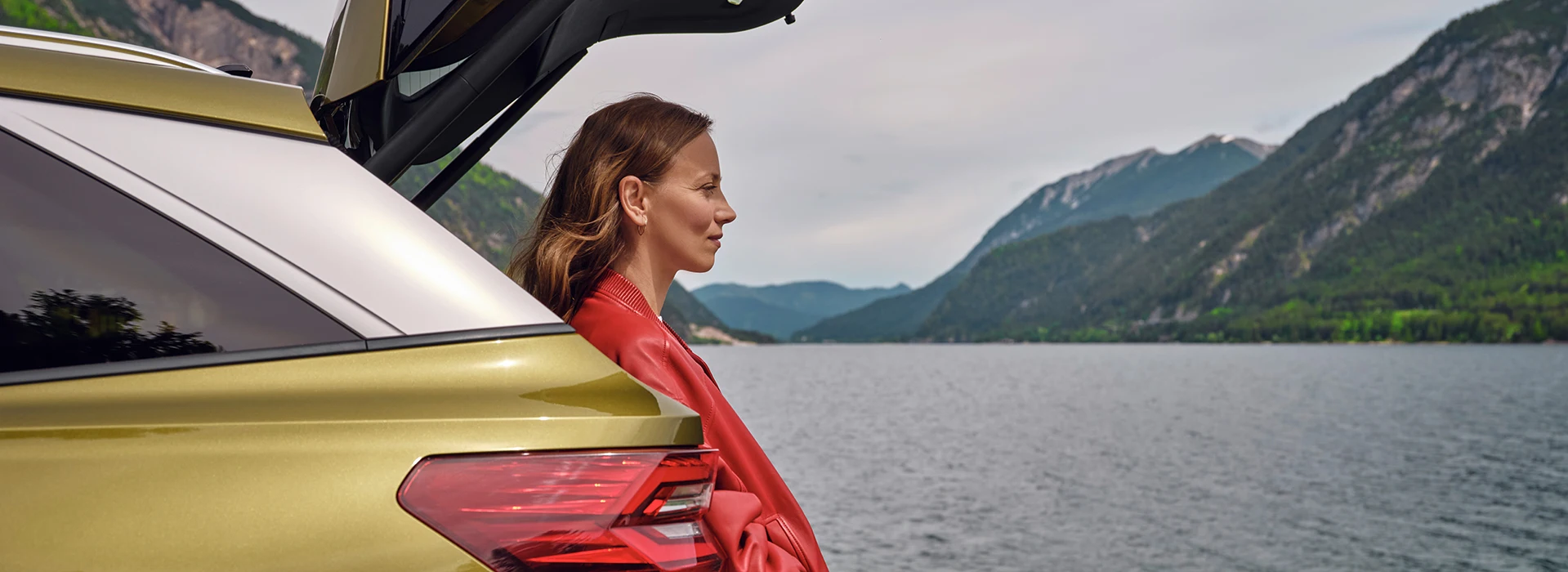 Den elektriska bagageluckan på Kodiaq öppnas smidigt med ett knapptryck från förarsätet, med nyckeln, knapp på bakluckan eller genom den virtuella pedalen för beröringsfri öppning och stängning.